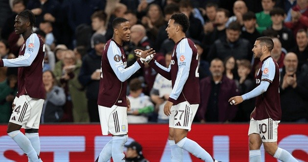 Aston Villa vượt trội Sunderland ở nhiều mặt