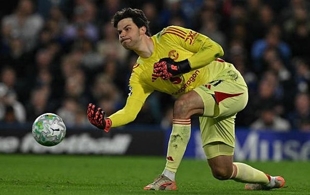 Senne Lammens (7.8): Lẽ ra anh ấy có thể bắt gọn cú sút yếu ớt của Enzo Fernandez trong hiệp một dẫn đến bàn thắng bị từ chối của Chelsea và một pha sút hụt đầy nguy hiểm trong hiệp hai, nhưng anh ấy luôn giữ được sự bình tĩnh.