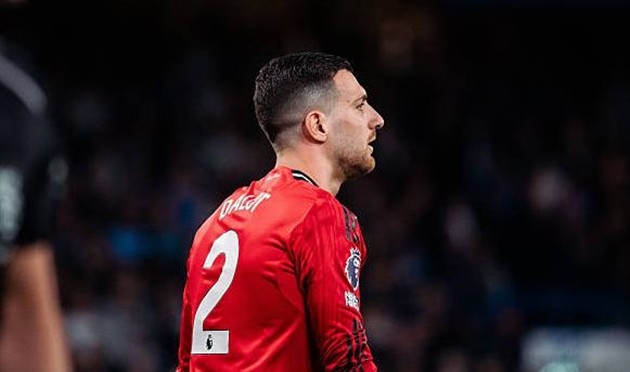 Cho thấy sự am hiểu tường tận lối chơi của Garnacho và hoàn toàn làm chủ hành lang cánh của mình. Dalot đã khóa chặt đối phương ngay trước sự chứng kiến của cổ động viên đội khách, một màn trình diễn rất ấn tượng.