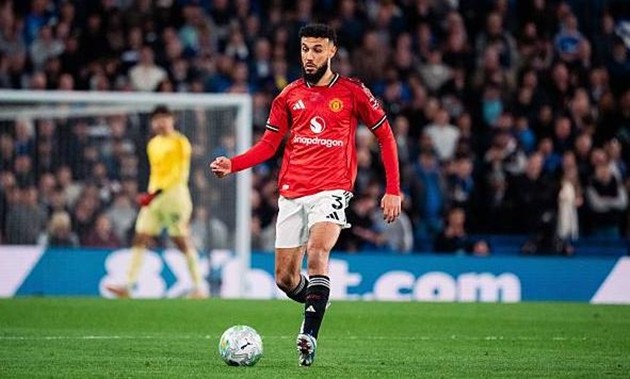 Noussair Mazraoui (7.4): Hoàn thành tốt nhiệm vụ dù phải chơi ở vị trí trung vệ không sở trường. Mazraoui tỏ ra mạnh mẽ trong các pha không chiến và luôn duy trì được sự tập trung cần thiết.