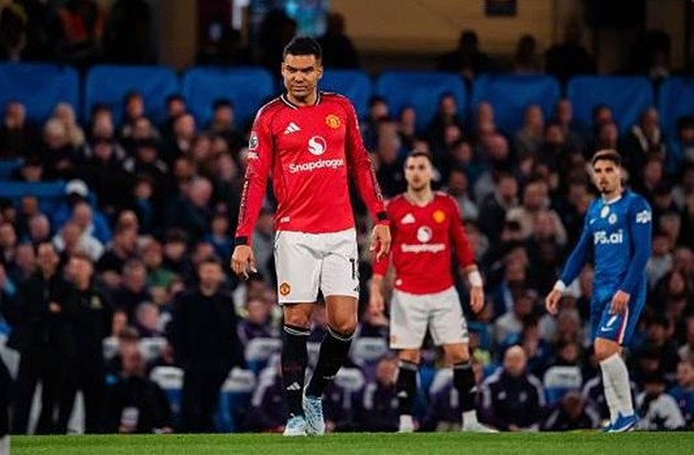 Casemiro (7.6): Thể hiện khả năng đọc trận đấu nhạy bén và có nhiều pha giải nguy bằng đầu quan trọng trong hiệp hai. Dù có chút chần chừ trong tình huống ngăn chặn Fernandez ở hiệp một, nhưng kinh nghiệm của anh vẫn là điểm tựa lớn cho hàng thủ.