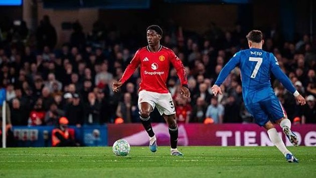 Kobbie Mainoo (7): Đây là một trong những trận đấu mà Mainoo hỗ trợ phòng ngự tốt nhất. Anh liên tục có mặt ở các điểm nóng để thu hồi bóng và thậm chí đã có tình huống cướp bóng ngay trong chân của Cole Palmer.