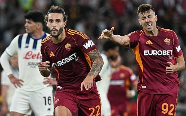 Roma bị Atalanta cầm hòa trên sân nhà.