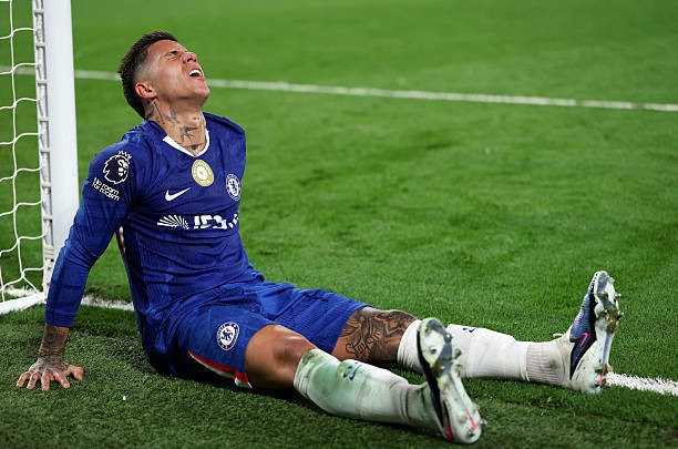 Enzo thể hiện sự thất vọng rõ rệt. 