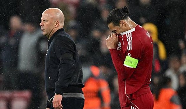 Arne Slot thừa nhận Liverpool gặp vấn đề nhân sự.