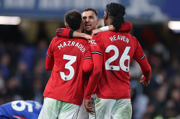 Hậu vệ số 26 đã làm tốt nhiệm vụ ở hàng thủ.