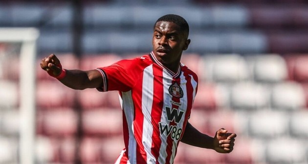 MU rộng đường đón Noah Sadiki.