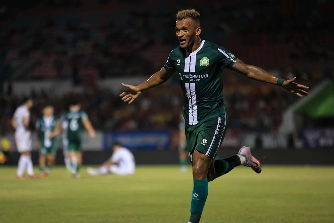 Alex Sandro giúp Đồng Nai có chiến thắng thuyết phục trên sân nhà trước Quảng Ninh. Ảnh: Trường Tươi Đồng Nai FC.