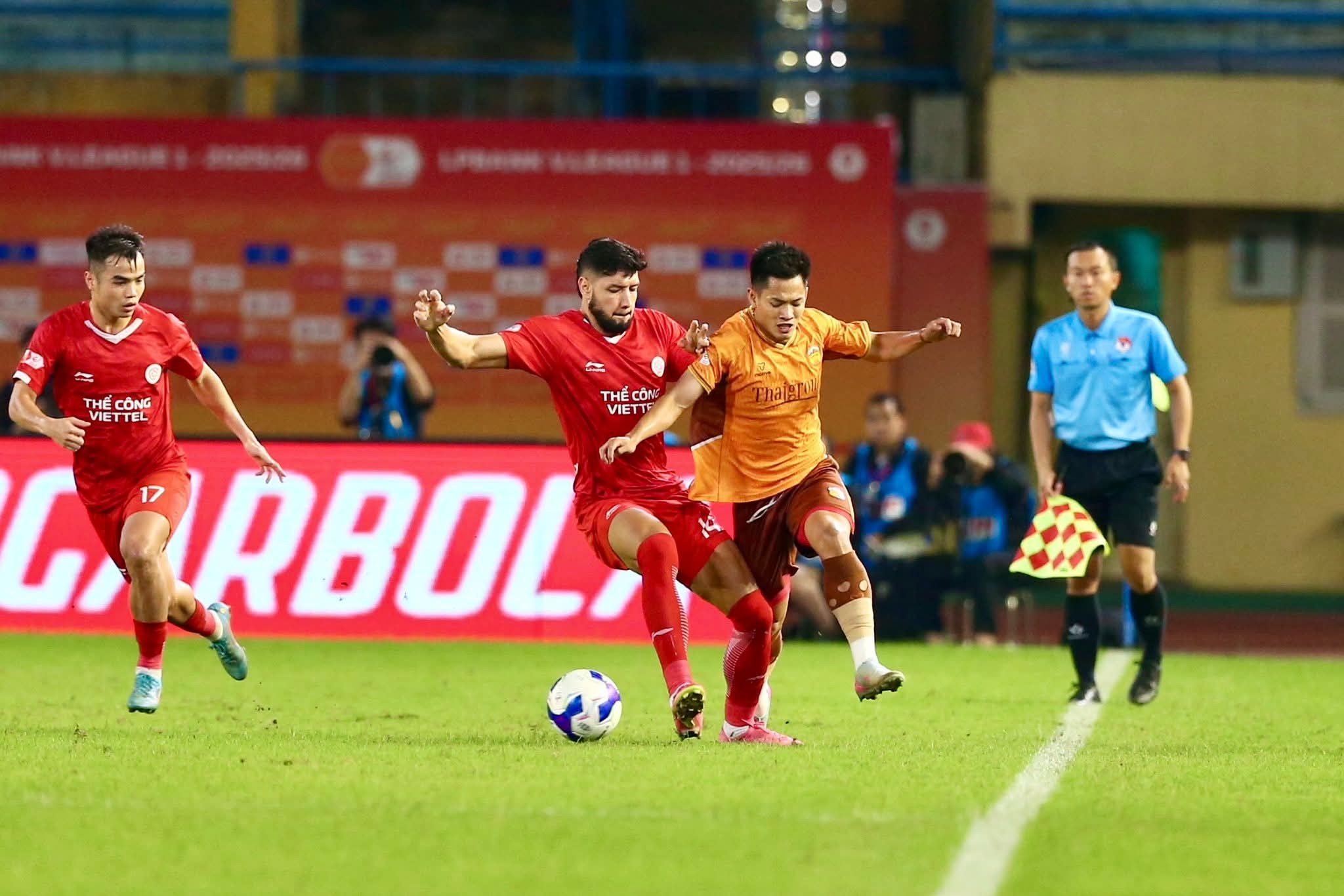 Hai đội tạo ra một thế trận giằng co.