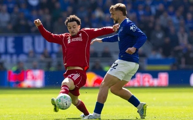 Curtis Jones (7.1): Chơi bền bỉ và ổn định. Khả năng luân chuyển bóng tốt của anh giúp tuyến giữa Liverpool duy trì được nhịp độ cần thiết.