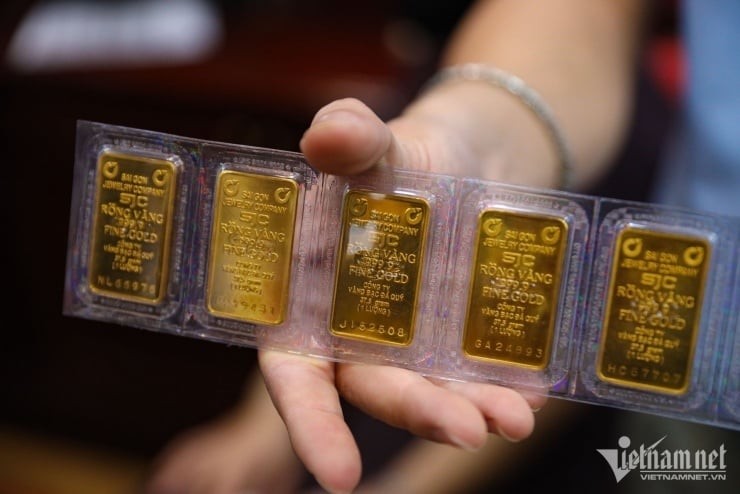 Trong tuần qua, giá vàng thế giới biến động giằng co nhưng nhìn chung vẫn giữ xu hướng đi lên.