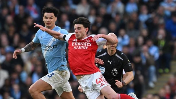 Declan Rice – 6.2: Được giao nhiệm vụ vô hiệu hóa Rodri nhưng không thực sự thành công. Đây không phải là màn trình diễn bao quát thường thấy của 