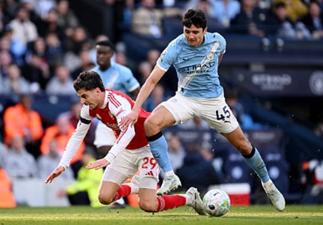 Trung vệ: Abdukodir Khusanov – 7.2 điểm Một màn trình diễn thực sự mạnh mẽ từ trung vệ trẻ. Khusanov giống như một 