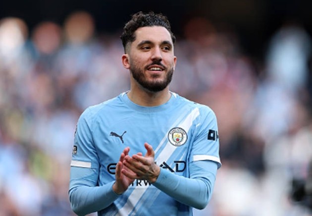 Tiền vệ tấn công: Rayan Cherki – 7.9 điểm Cherki đã mang đến một màn trình diễn ma thuật. Bàn thắng mở tỉ số của anh là sự kết hợp hoàn hảo giữa kỹ thuật cá nhân điêu luyện và sự lạnh lùng trong dứt điểm. Sự sáng tạo của cầu thủ này khiến hàng thủ Arsenal luôn ở trong tình trạng báo động đỏ.