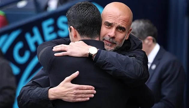 Pep Guardiola thêm một lần đánh bại Mikel Arteta.