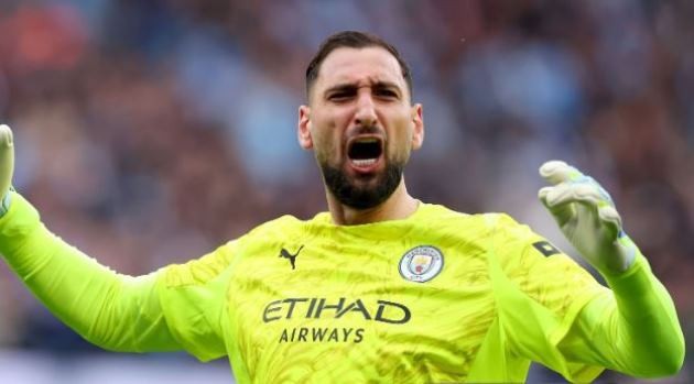 Gianluigi Donnarumma vỡ oà sau chiến thắng của Man City.