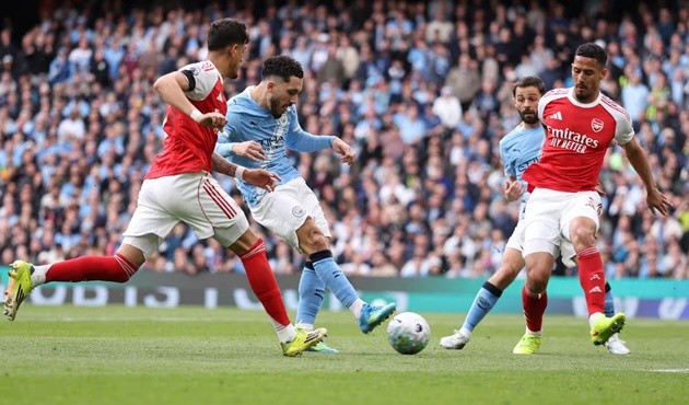 Man City chiếm lợi thế trong cuộc đua vô địch