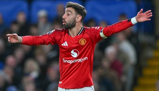 Siêu sao người Bồ Đào Nha hiện diện ở nhiều điểm nóng trên sân.