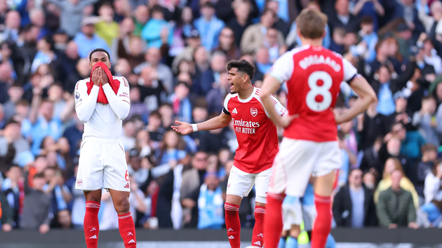 Cuộc đua vô địch của Arsenal gặp bước cản lớn sau trận thua Man City.