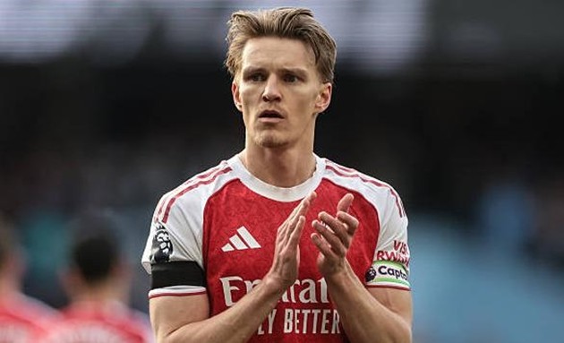 Martin Odegaard vẫn bình thản dù Arsenal thua Manchester City.