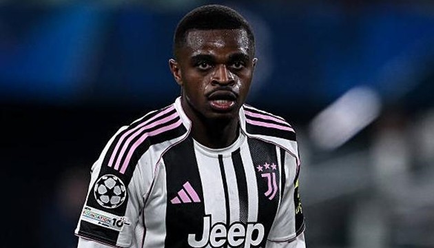 MU theo đuổi Kalulu.