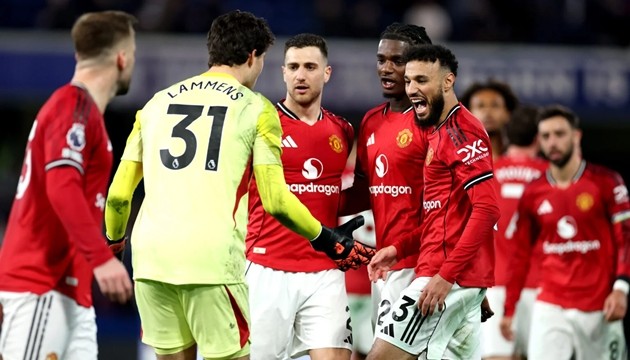 Man United tiến gần hơn đến vé dự Champions League mùa tới.