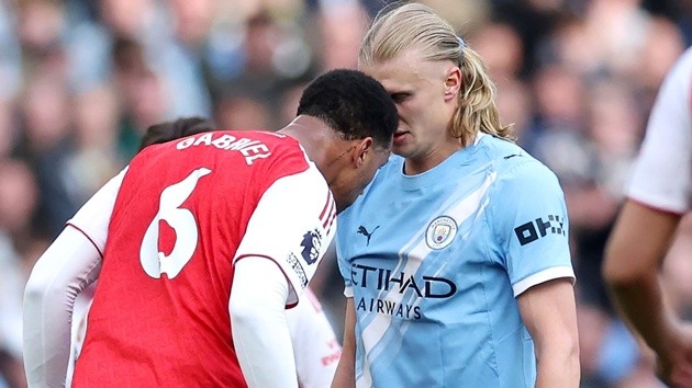 Haaland tin Gabriel xứng đáng nhận thẻ đỏ