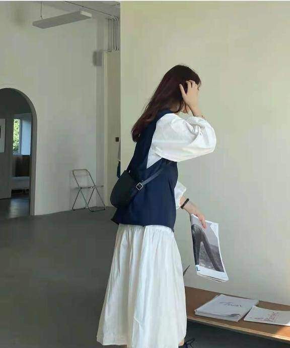 Những set đồ mang tinh thần “old money” thường không đi kèm quá nhiều phụ kiện cầu kỳ