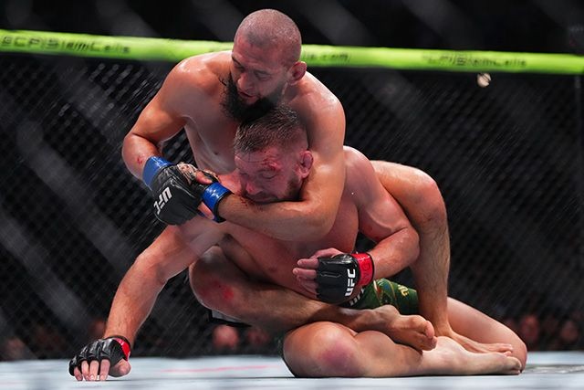 Khamzat Chimaev tự tin vào khả năng vật của mình