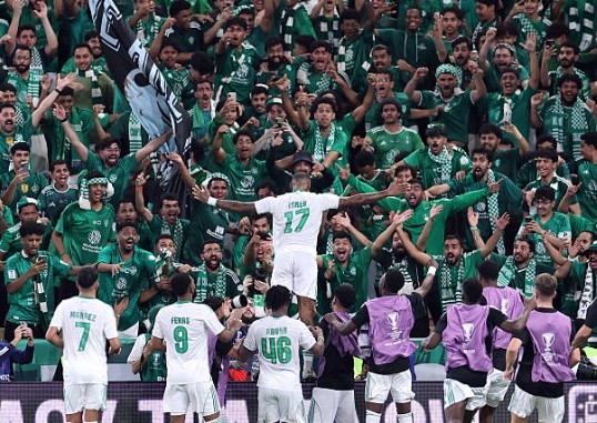 Màn ăn mừng cuồng nhiệt của đại diện Ả Rập.