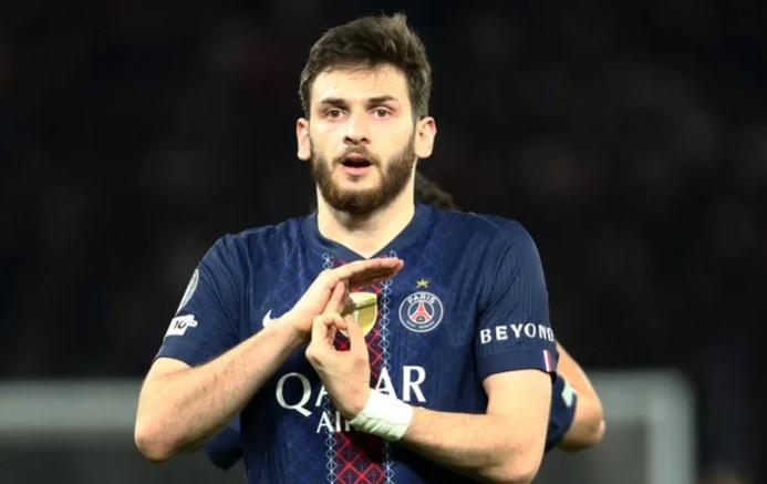 Khvicha Kvaratskhelia là niềm hy vọng trên hàng công PSG.