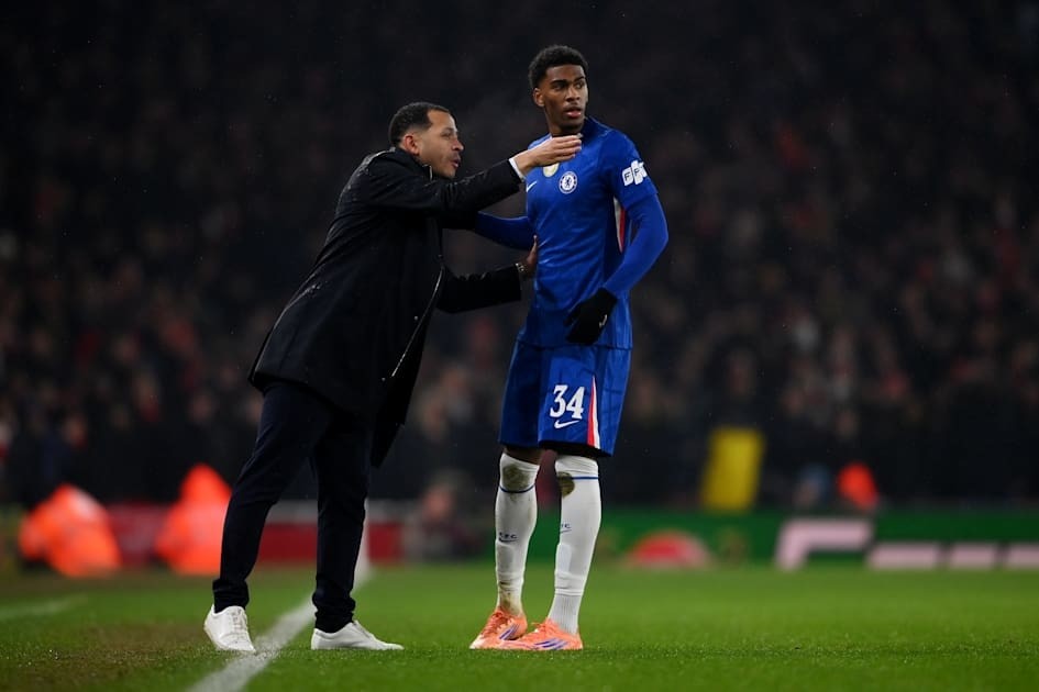 Josh Acheampong ít được trao cơ hội dưới thời Rosenior.