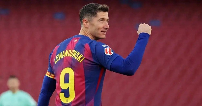  Lewandowski vẫn đang thi đấu mạnh mẽ ở tuổi 37.