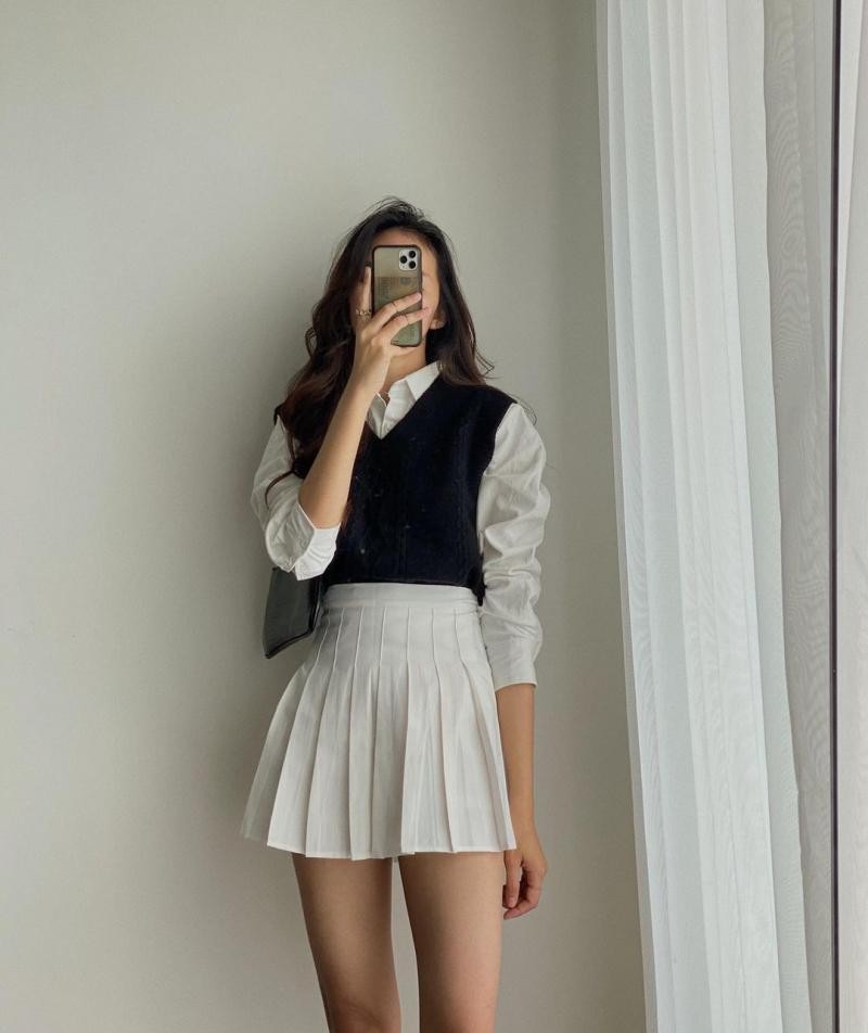 Đen và trắng – hai gam màu cơ bản nhưng chưa bao giờ lỗi thời – khi đặt cạnh nhau luôn mang lại cảm giác hài hòa và chỉn chu. 