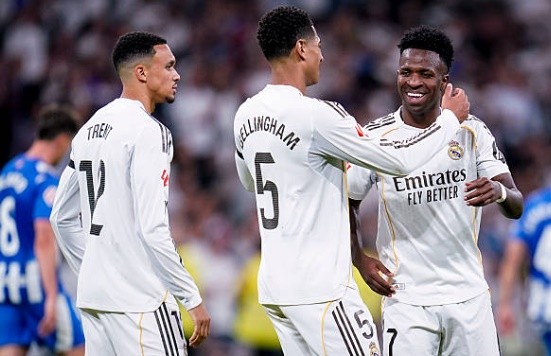 Vini ghi bàn thắng nhân đôi cách biệt cho Los Blancos.