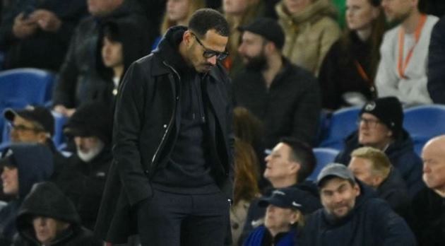 Áp lực đang đè nặng lên HLV Liam Rosenior.