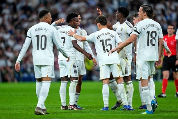 Chiến thắng trước Alaves giúp Real tạm thời vượt qua cơn khủng hoảng.