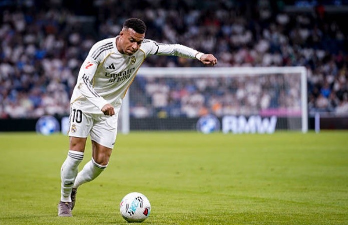 Mbappe cho thấy khả năng sút xa ấn tượng.