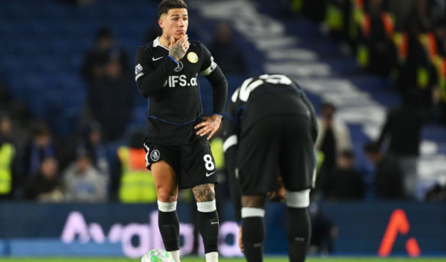 Enzo Fernandez - 6.4 điểm.  Enzo trở lại đội hình xuất phát với tấm băng đội trưởng, Anh thi đấu nỗ lực và thực hiện được một vài đường chuyền xuyên tuyến mang tính nhãn quan. 