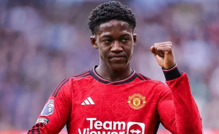 Mainoo cam kết tương lai với MU.