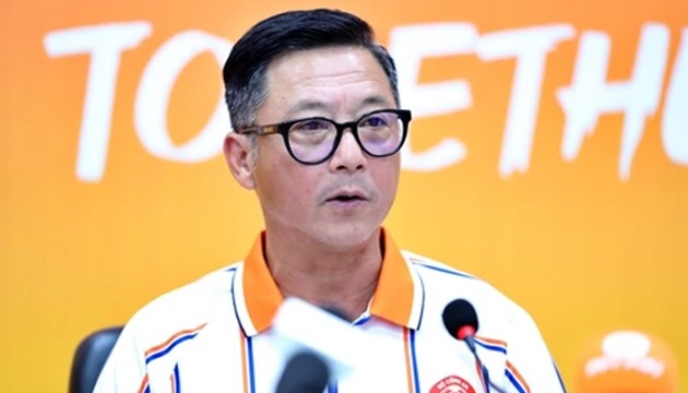 HLV Lê Huỳnh Đức đang đối mặt với nhiều áp lực.