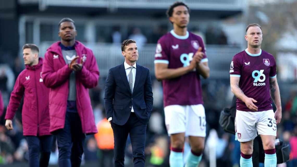 Burnley chỉ còn cơ hội trụ hạng trên lý thuyết.