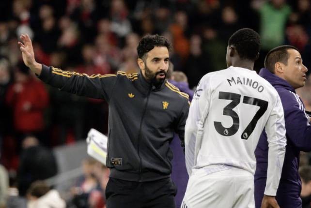 Mainoo từng đứng trước viễn cảnh khăn gói ra đi dưới thời Amorim.