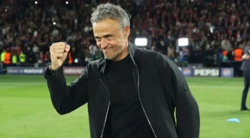 HLV Enrique cam kết tương lai với PSG.