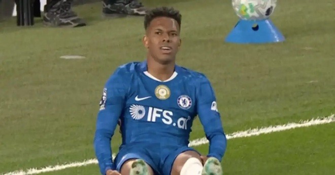 Estevao dính chấn thương nặng.