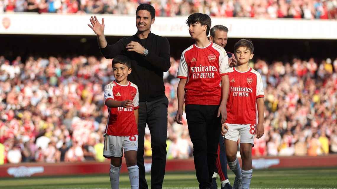 Con trai lớn của Arteta vừa ra mắt đội U18.