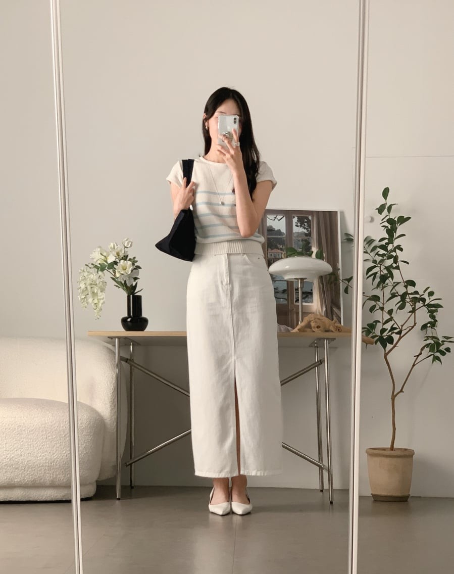 Những họa tiết hoa nhí hoặc họa tiết nhỏ với gam màu nhẹ như xanh nhạt, vàng nhạt hay hồng pastel thường dễ phối và mang lại hiệu ứng thị giác dễ chịu.