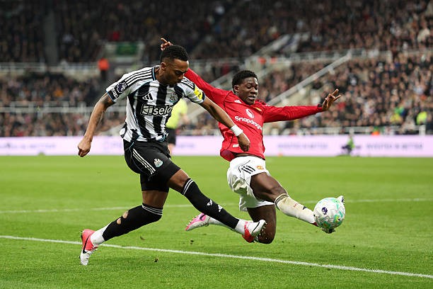 Man Utd đã nhận thấy rõ điểm yếu thể chất của Mainoo