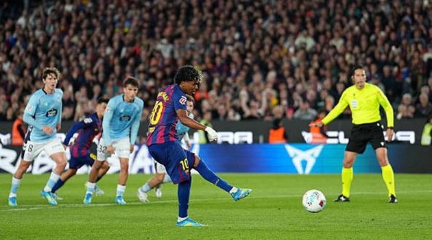 Lamine Yamal ghi bàn giúp Barcelona thắng nhọc nhằn Celta Vigo.