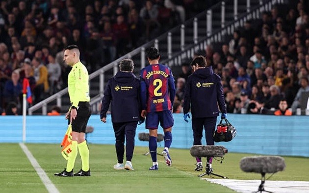 Joao Cancelo (6.1): Trận đấu không may mắn khi anh chỉ thi đấu được vỏn vẹn 21 phút. Cancelo buộc phải rời sân sớm do dính một chấn thương khá đau ở vùng đùi và đầu gối.